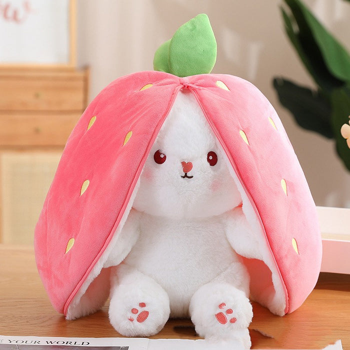 Wanghong Cute se transforma en un muñeco de peluche de conejo de fresa